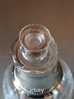 Carafe ancienne en cristal ou verre ciselé taillé col argent