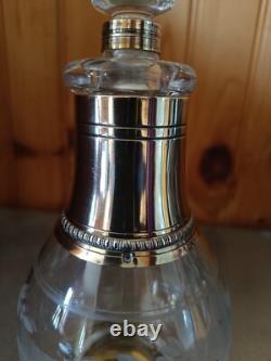 Carafe ancienne en cristal ou verre ciselé taillé col argent