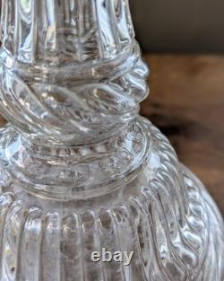 Chandelier Legras en verre moulé aux visages en relief, Carafe ancienne ou