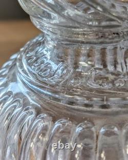 Chandelier Legras en verre moulé aux visages en relief, Carafe ancienne ou