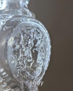 Chandelier Legras en verre moulé aux visages en relief, Carafe ancienne ou