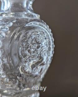 Chandelier Legras en verre moulé aux visages en relief, Carafe ancienne ou