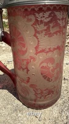 Chope ancienne en cristal de bohême rouge à décor gravé XIXe