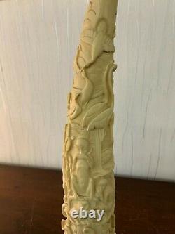Corne ancienne en ivoire gravée