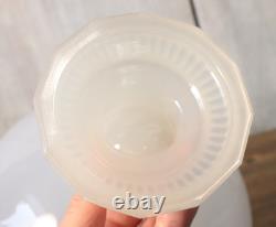 Coupe sur Pied Ancien en Verre de Opaline de Portieux Modèle Dauphin Doré Signé