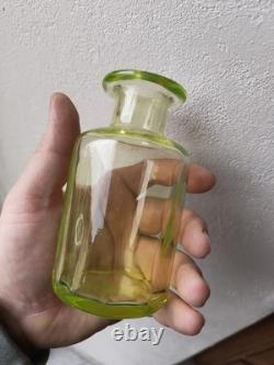 Deux Flacons Parfum Ancien En Ouraline (Ressemblance Baccarat)