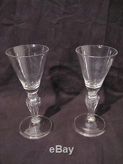 Deux anciens verres à vin en cristal époque XVIII ème siècle