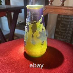 Emile Gallé Ancien vase en verre multicouche dégagé à l'acide
