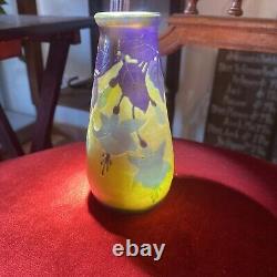 Emile Gallé Ancien vase en verre multicouche dégagé à l'acide