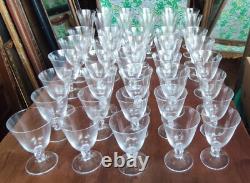 Ensemble 40 Verres en cristal Daum France Modèle Orval Art De La Table Ancien