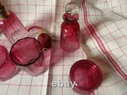 Ensemble Ancien Flacons De Toilette En Cristal Rouge Baccarat