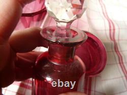 Ensemble Ancien Flacons De Toilette En Cristal Rouge Baccarat