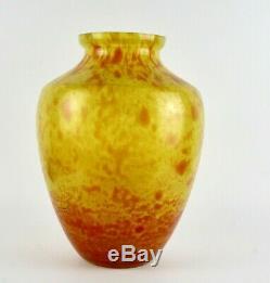Grand vase ancien en pâte de verre signé LORRAIN (Daum Nancy) jaune orangé