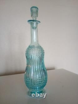 Jolie carafe ancienne verre moulé pressé bleu ciel avec son bouchon