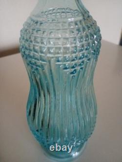 Jolie carafe ancienne verre moulé pressé bleu ciel avec son bouchon