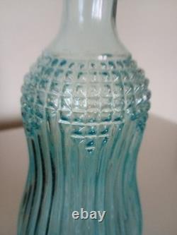 Jolie carafe ancienne verre moulé pressé bleu ciel avec son bouchon