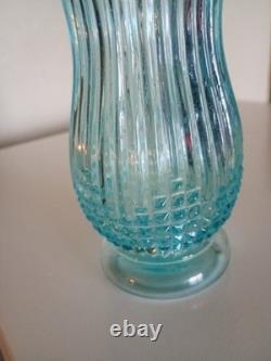 Jolie carafe ancienne verre moulé pressé bleu ciel avec son bouchon