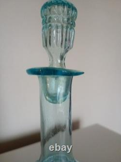 Jolie carafe ancienne verre moulé pressé bleu ciel avec son bouchon