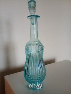 Jolie carafe ancienne verre moulé pressé bleu ciel avec son bouchon