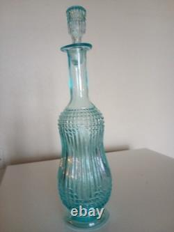 Jolie carafe ancienne verre moulé pressé bleu ciel avec son bouchon