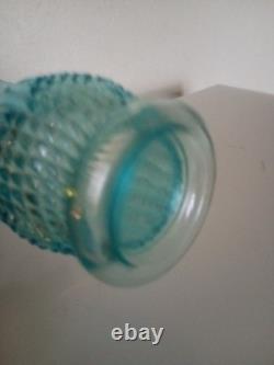 Jolie carafe ancienne verre moulé pressé bleu ciel avec son bouchon