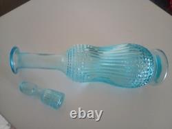 Jolie carafe ancienne verre moulé pressé bleu ciel avec son bouchon
