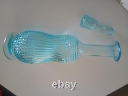 Jolie carafe ancienne verre moulé pressé bleu ciel avec son bouchon