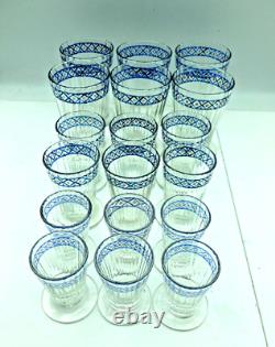 Lot de 18 verres anciens à décor émaillé