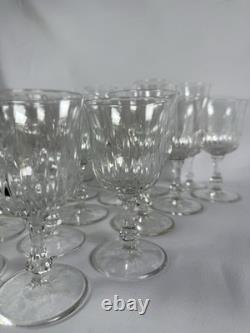 Lot de 24 Anciens Verres à pied En Cristal
