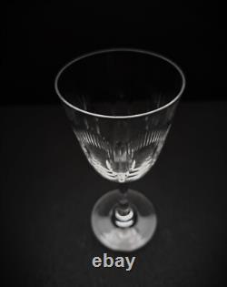 Lot de 8 anciens verres à vin blanc en cristal taillé modèle Molière Baccarat