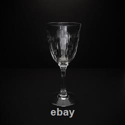 Lot de 8 anciens verres à vin blanc en cristal taillé modèle Molière Baccarat