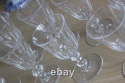 Lot de 9 Anciens Verres à Vin ou Porto en Cristal Baccarat ou Saint Louis