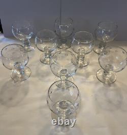 Lot de 9 verres à pied anciens en cristal taillé