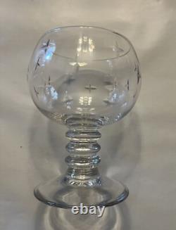 Lot de 9 verres à pied anciens en cristal taillé