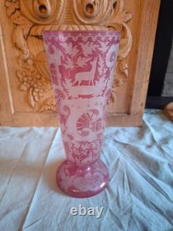 Magnifique Ancien Vase rose décor animalier / chasse Cristal de Bohème