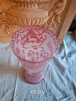 Magnifique Ancien Vase rose décor animalier / chasse Cristal de Bohème