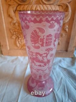 Magnifique Ancien Vase rose décor animalier / chasse Cristal de Bohème