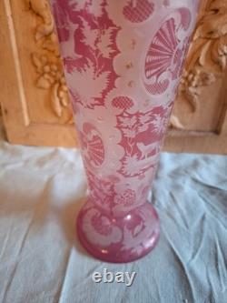 Magnifique Ancien Vase rose décor animalier / chasse Cristal de Bohème