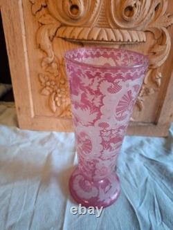 Magnifique Ancien Vase rose décor animalier / chasse Cristal de Bohème