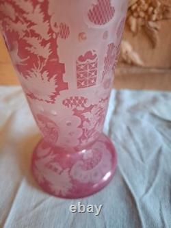 Magnifique Ancien Vase rose décor animalier / chasse Cristal de Bohème