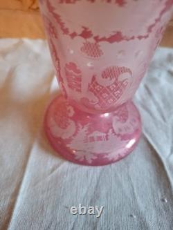 Magnifique Ancien Vase rose décor animalier / chasse Cristal de Bohème