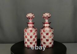 Paire de flacons anciens en cristal taillé rouge rubis Maison Baccarat