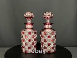 Paire de flacons anciens en cristal taillé rouge rubis Maison Baccarat
