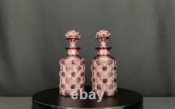 Paire de flacons anciens en cristal taillé rouge rubis Maison Baccarat