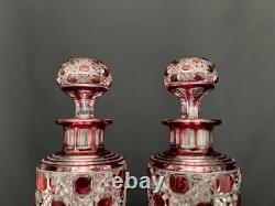 Paire de flacons anciens en cristal taillé rouge rubis Maison Baccarat