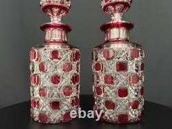 Paire de flacons anciens en cristal taillé rouge rubis Maison Baccarat