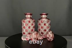 Paire de flacons anciens en cristal taillé rouge rubis Maison Baccarat