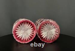 Paire de flacons anciens en cristal taillé rouge rubis Maison Baccarat