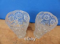Paire de vases à fleurs anciens en verre sculpté cristal vintage années 1950