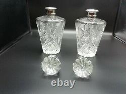 Paires de carafes anciennes en cristal et argent